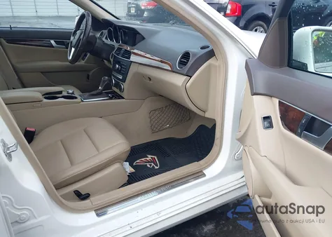 2013 Mercedes-Benz C 250 Luxury/Sport из США, поврежденный, VIN WDDGF4HB8DR286410